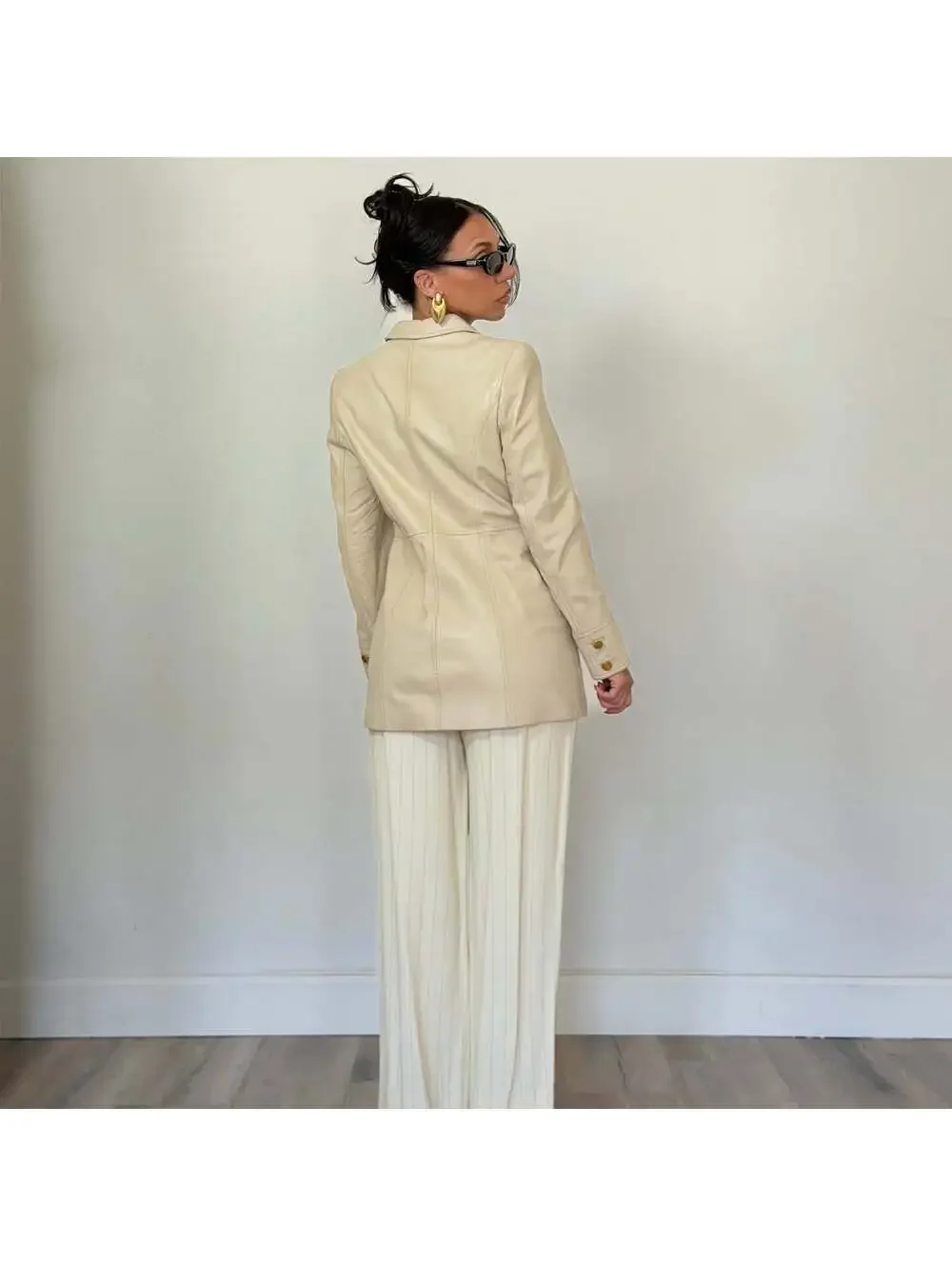 Escada - Picture 7 of 8